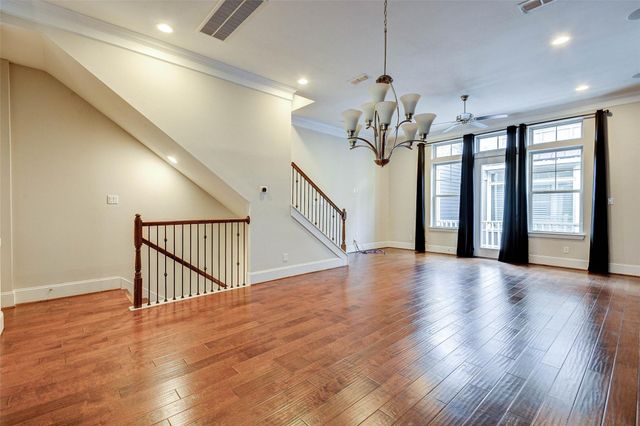 720 N Shepherd Drive, Houston, TX 77007