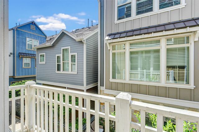720 N Shepherd Drive, Houston, TX 77007