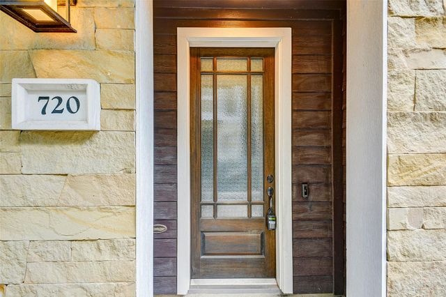 720 N Shepherd Drive, Houston, TX 77007