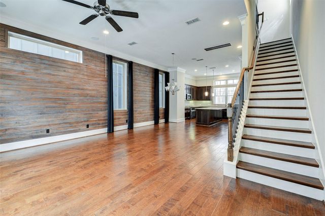 720 N Shepherd Drive, Houston, TX 77007