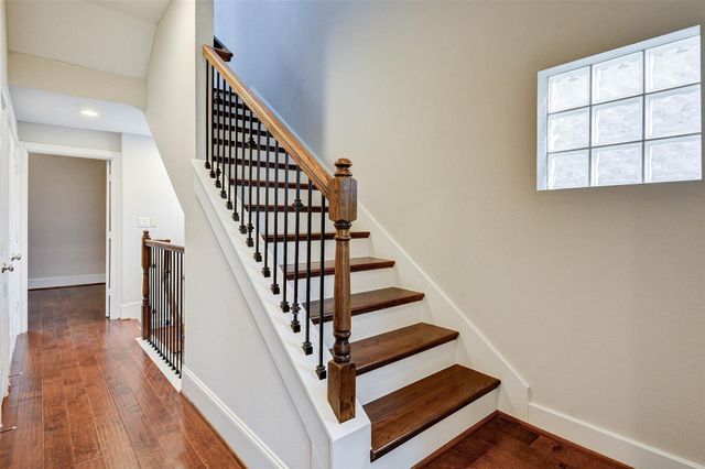 720 N Shepherd Drive, Houston, TX 77007