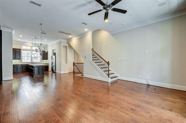 720 N Shepherd Drive, Houston, TX 77007