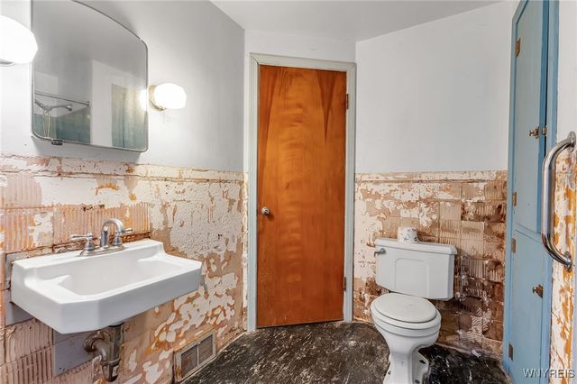 282 Hampton Parkway, Tonawanda, NY 14217