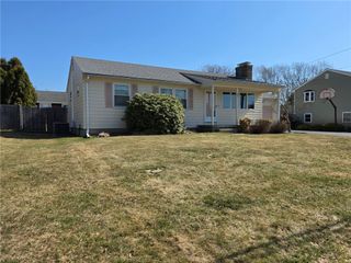 20 Reservoir Avenue, Warren, RI 02885