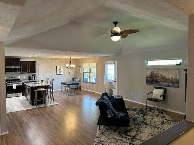 1087 E Daisy Falls Drive, Nixa, MO 65714