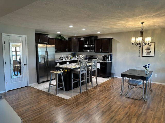 1087 E Daisy Falls Drive, Nixa, MO 65714