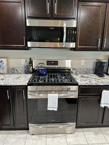 1087 E Daisy Falls Drive, Nixa, MO 65714