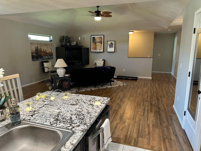1087 E Daisy Falls Drive, Nixa, MO 65714