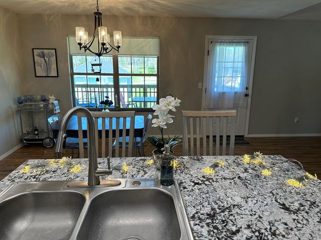 1087 E Daisy Falls Drive, Nixa, MO 65714