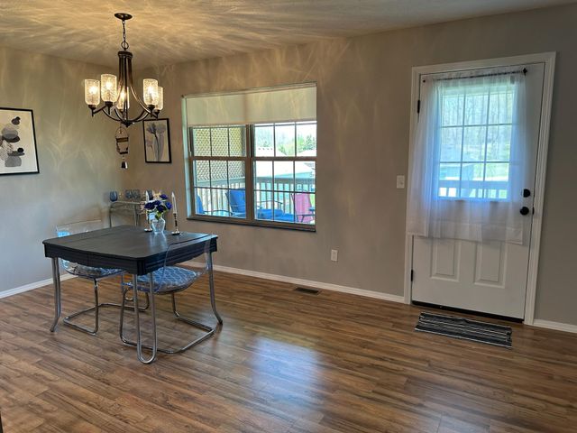 1087 E Daisy Falls Drive, Nixa, MO 65714