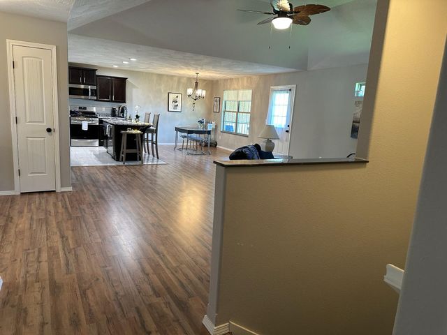 1087 E Daisy Falls Drive, Nixa, MO 65714