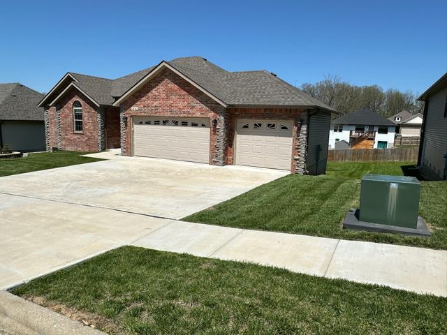 1087 E Daisy Falls Drive, Nixa, MO 65714