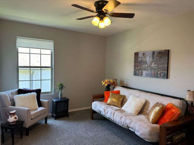 1087 E Daisy Falls Drive, Nixa, MO 65714
