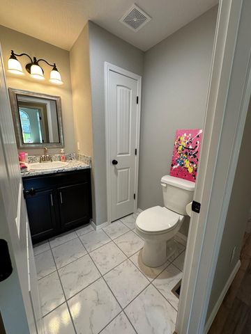 1087 E Daisy Falls Drive, Nixa, MO 65714