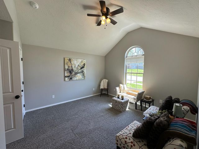 1087 E Daisy Falls Drive, Nixa, MO 65714