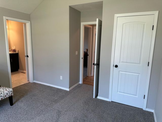1087 E Daisy Falls Drive, Nixa, MO 65714