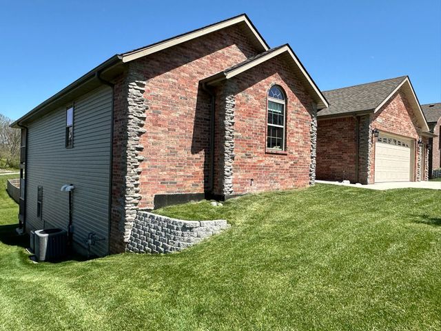 1087 E Daisy Falls Drive, Nixa, MO 65714