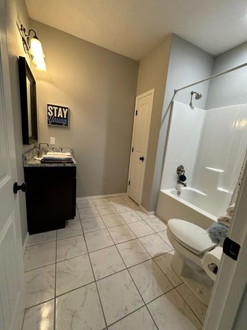 1087 E Daisy Falls Drive, Nixa, MO 65714