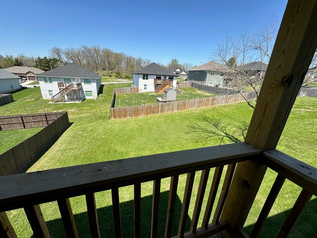 1087 E Daisy Falls Drive, Nixa, MO 65714