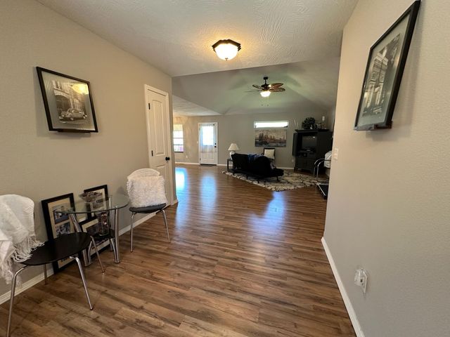 1087 E Daisy Falls Drive, Nixa, MO 65714