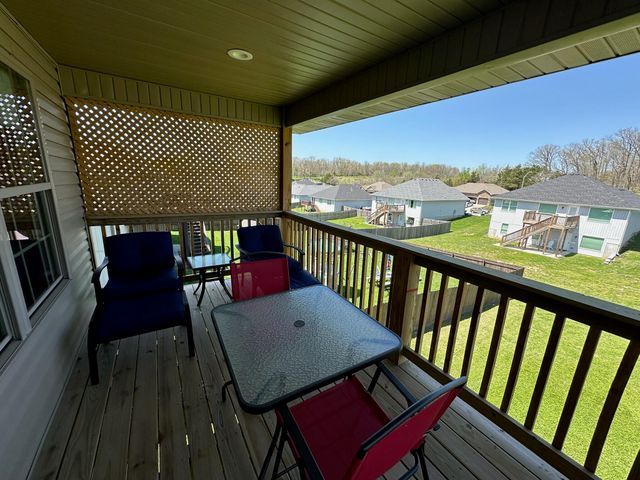 1087 E Daisy Falls Drive, Nixa, MO 65714