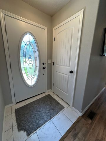 1087 E Daisy Falls Drive, Nixa, MO 65714