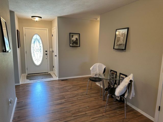 1087 E Daisy Falls Drive, Nixa, MO 65714