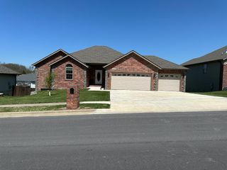 1087 E Daisy Falls Drive, Nixa, MO 65714