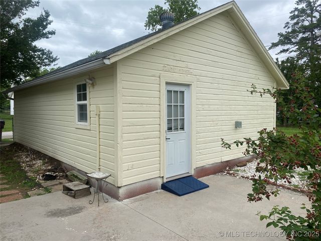 301 E Elm Avenue, Eufaula, OK 74432