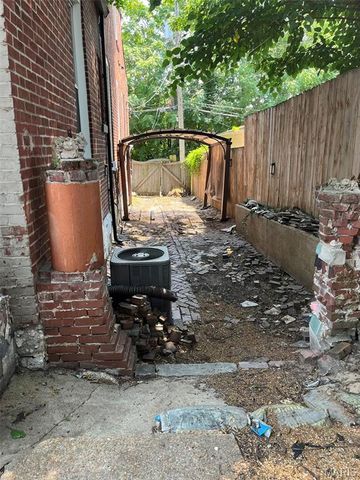 3006 Lemp Avenue R, St Louis, MO 63118