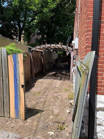 3006 Lemp Avenue R, St Louis, MO 63118