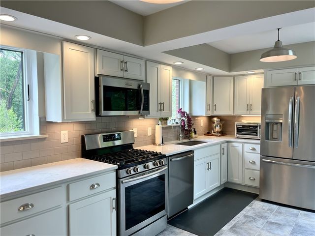 1007 Jefferson Heights Rd, Penn Hills, PA 15235