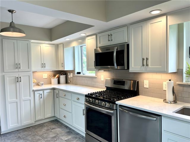 1007 Jefferson Heights Rd, Penn Hills, PA 15235