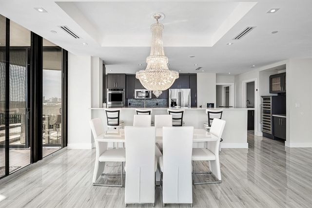 2427 Presidential Way Ph3, West Palm Beach, FL 33401