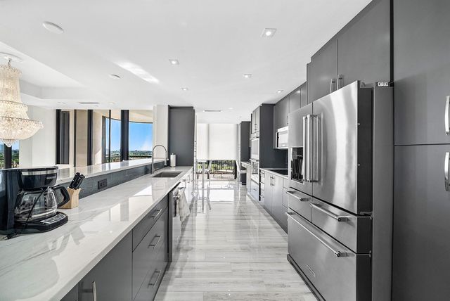 2427 Presidential Way Ph3, West Palm Beach, FL 33401