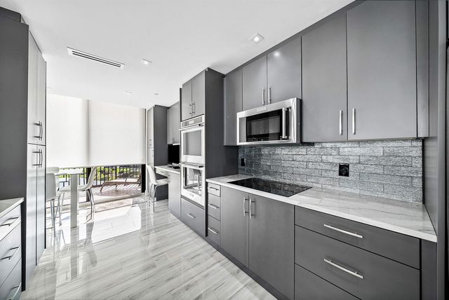 2427 Presidential Way Ph3, West Palm Beach, FL 33401