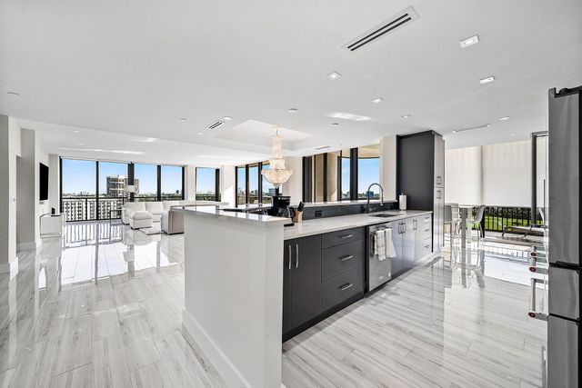 2427 Presidential Way Ph3, West Palm Beach, FL 33401