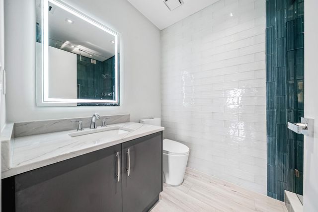 2427 Presidential Way Ph3, West Palm Beach, FL 33401