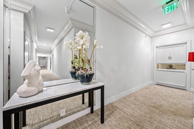 2427 Presidential Way Ph3, West Palm Beach, FL 33401