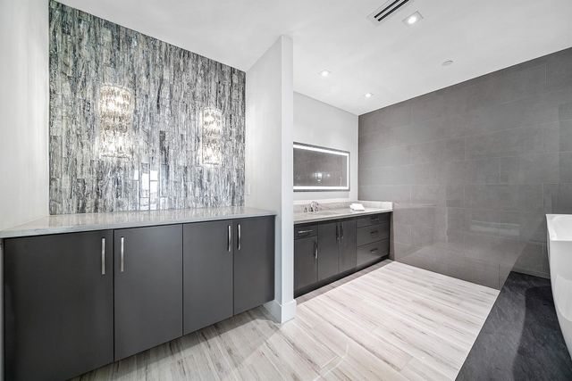 2427 Presidential Way Ph3, West Palm Beach, FL 33401