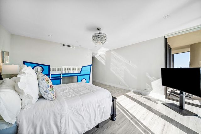 2427 Presidential Way Ph3, West Palm Beach, FL 33401