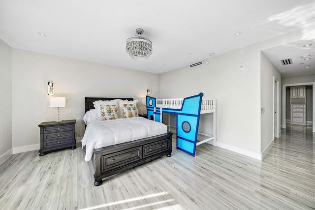 2427 Presidential Way Ph3, West Palm Beach, FL 33401