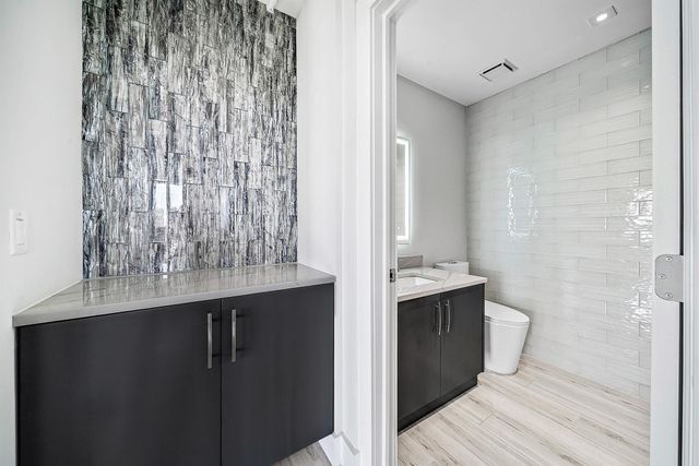 2427 Presidential Way Ph3, West Palm Beach, FL 33401