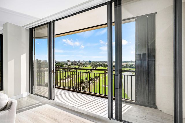 2427 Presidential Way Ph3, West Palm Beach, FL 33401