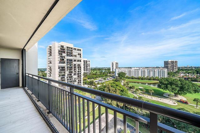 2427 Presidential Way Ph3, West Palm Beach, FL 33401