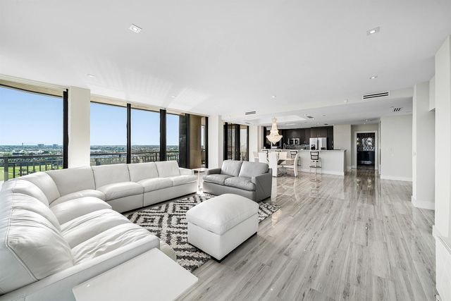 2427 Presidential Way Ph3, West Palm Beach, FL 33401