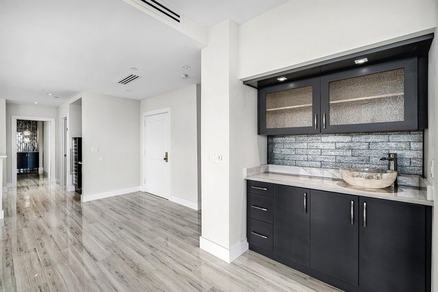 2427 Presidential Way Ph3, West Palm Beach, FL 33401