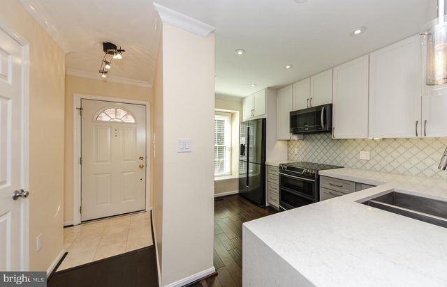 734-N N VERMONT ST N, Arlington, VA 22203