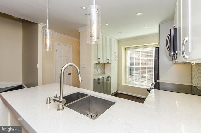 734-N N VERMONT ST N, Arlington, VA 22203