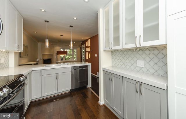 734-N N VERMONT ST N, Arlington, VA 22203